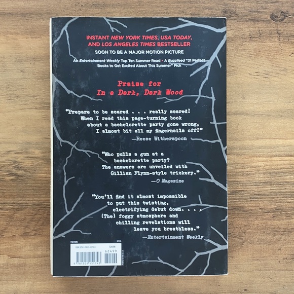 In a dark, dark wood by Ruth Ware - Picture 4 of 4